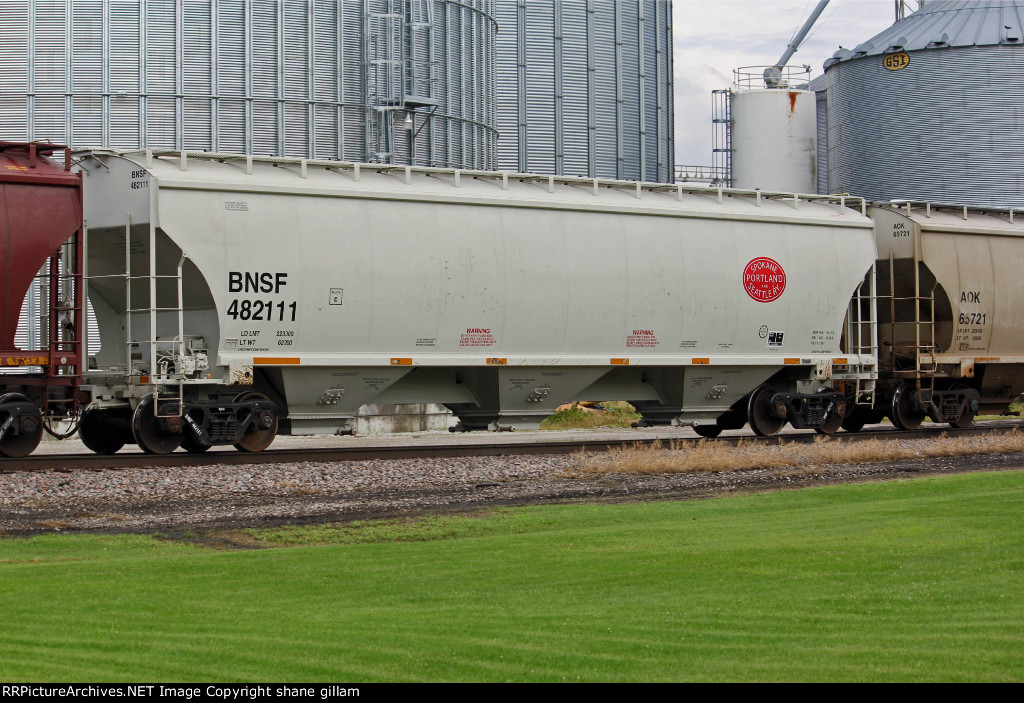 BNSF 482111 Heritage Hopper!!!